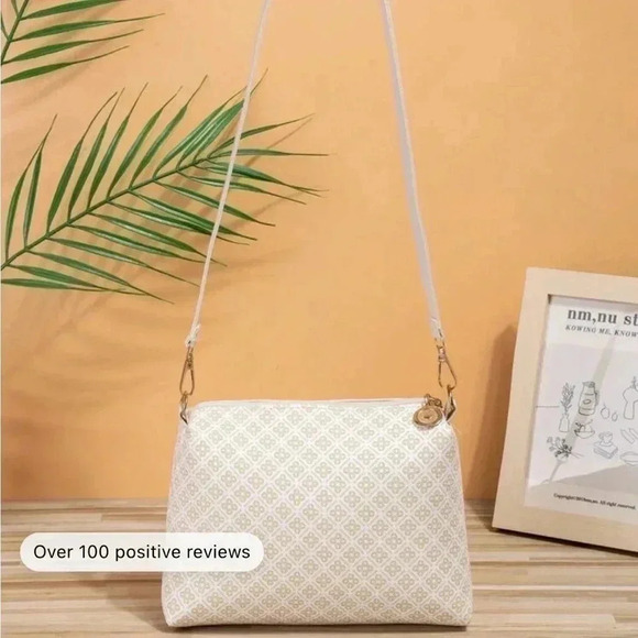 ⚠️Clearance Small White Patterned Shoulder / Crossbody Bag - Picture 3 of 4